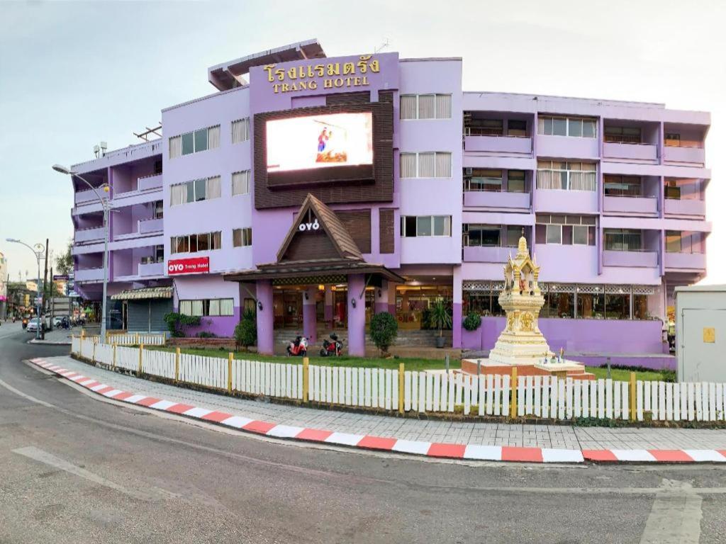 Oyo 565 Trang Hotel Exteriér fotografie