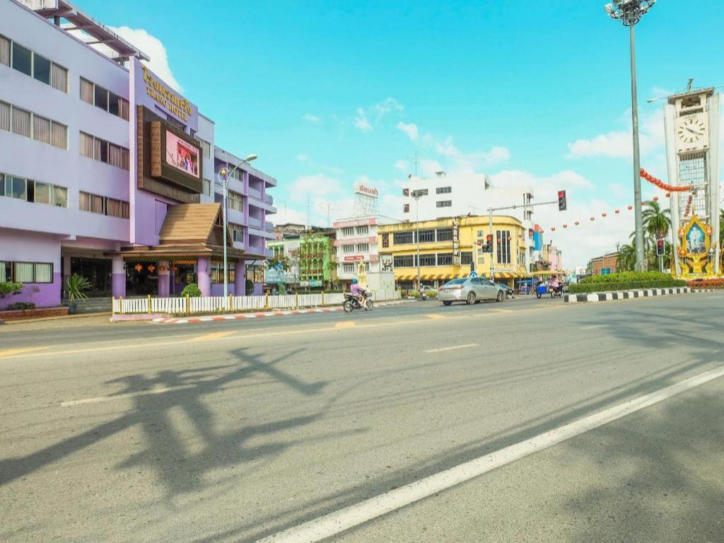 Oyo 565 Trang Hotel Exteriér fotografie