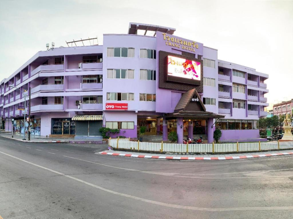 Oyo 565 Trang Hotel Exteriér fotografie